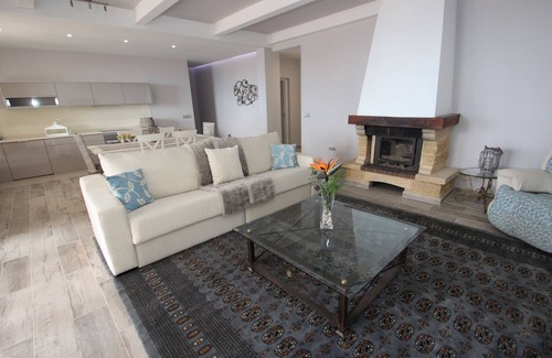 Chio Villa | Tasteful holiday house 4 bedrooms 3 bathrooms/8 Pers.(Max 10)