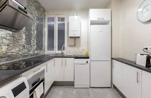 Chamberi Apartment | Tasteful Madrid Centre Rios Rosas - Business Ready