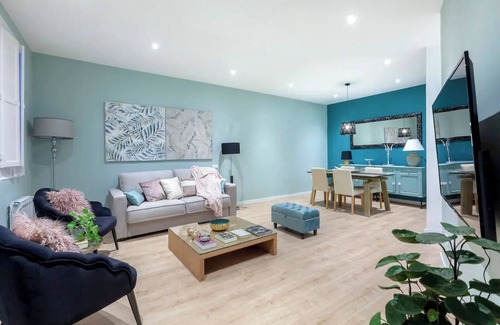 Chamberi Apartment | Tasteful Madrid Centre Rios Rosas - Business Ready