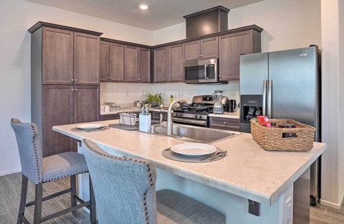 Menifee House | Tasteful Menifee Home: Patio, By Theme Parks!