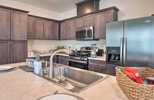 Menifee House | Tasteful Menifee Home: Patio, By Theme Parks!