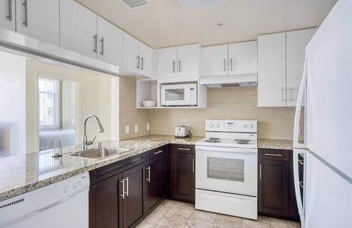 Evergreen Park Apartment | Tasteful Palo Alto 2BR w/W/D, Pool & Spa, near 280 & 101, by Blueground