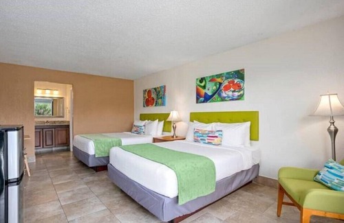 Historic Downtown Kissimmee Hotel | Tasteful Room with 2 DBL Beds Near Local-favorite Spots