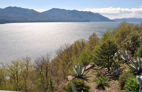 Trarego Viggiona House | tasteful small house with beautiful view on the lake