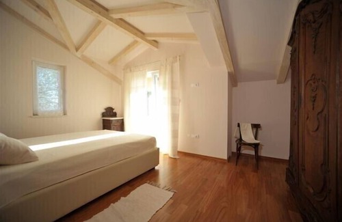 Murter House | Tasteful vacation home for max. 6 persons (3 bedrooms), only 50m from the beach