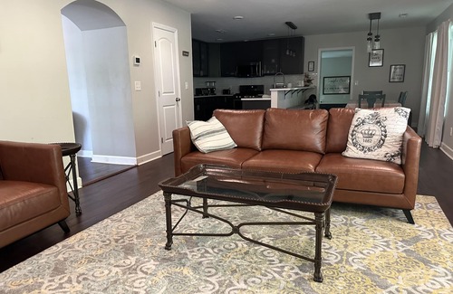 Lenoir City House | Tastefully decorated French Country Cottage on a horse farm with RV/Boat hookup