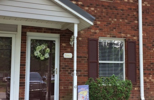 Lewisville House | Tastefully Decorated 2 Story Townhouse provides a very comfortable stay