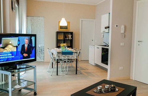 Feriolo Apartment | Tastefully furnished 2-room apartment on the charming lakeside promenade