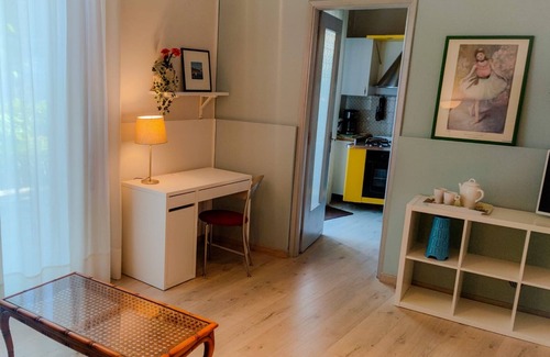 Feriolo Apartment | Tastefully furnished 2½-room apartment on the charming lake promenade