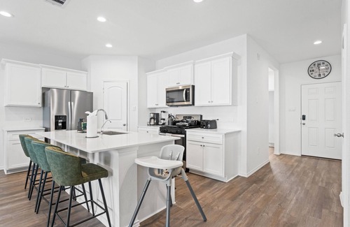 Katy House | Tastefully furnished apartment in Katy!
