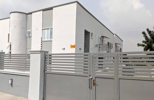 Ibadan House | Tastefully furnished home in quiet, secure and accessible community in Bodija A1
