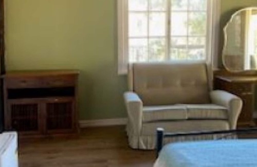 York Apartment | Tastefully remodeled Stable Studio10 mins walk on river trail to city center