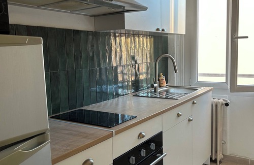 Le Mourillon Apartment | Tastefully renovated apartment close to sea, town and amenities!
