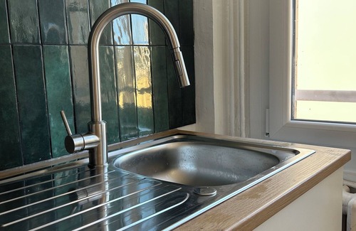 Le Mourillon Apartment | Tastefully renovated apartment close to sea, town and amenities!