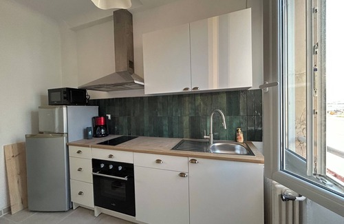 Le Mourillon Apartment | Tastefully renovated apartment close to sea, town and amenities!