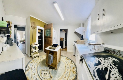 Johnson City Cottage | Tasting House Cottage; Blocks from Tasting Rooms, Breweries, Restaurants & Shops