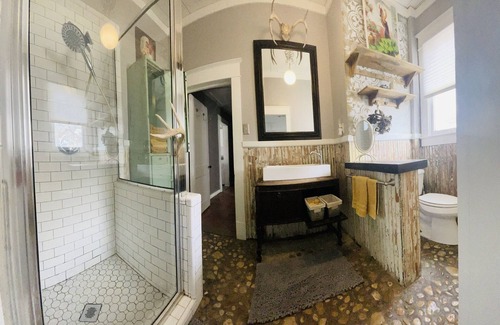 Johnson City Cottage | Tasting House Cottage; Blocks from Tasting Rooms, Breweries, Restaurants & Shops