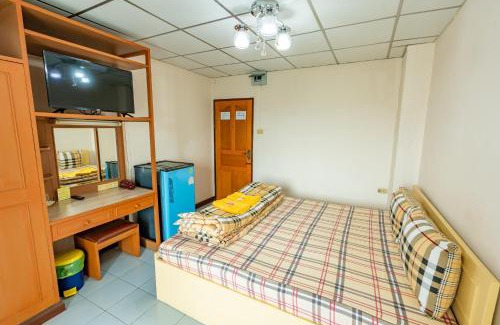 Lat Yao Apartment | Tat Hotel