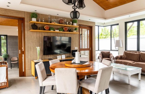 Morong House | Tata Amado: 3-bedroom vacation home + pool + sauna