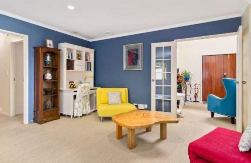 Kawaha Point House | Tatai Lake Edge - 4 Bed Rotorua Lakefront
