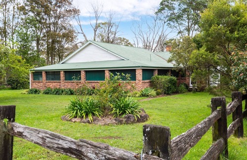 Wallalong House | Tatbern Park Cottage Wallalong next to Wallalong House wedding venue - suits up to 10 guests