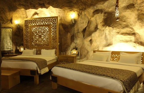 Avarghani Hotel | Tathastu Pench