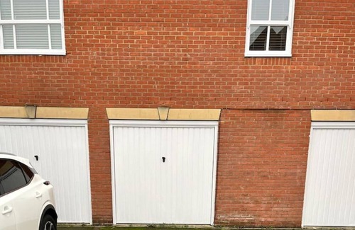 Bletchley Apartment | Tattenhoe Apartment Free Parking Fast Wifi