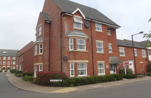 Bletchley Apartment | Tattenhoe Apartment Free Parking Fast Wifi