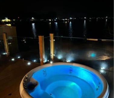 Tattershall Resort | Tattershall lakes country park, Lakeside Lodge, hot tub, private garden and private fishing pitch