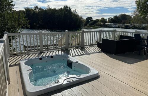 Tattershall Resort | Tattershall Lakes Mini Breaks - Fishing Lake Two