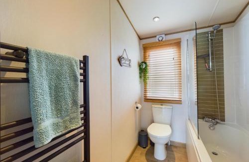 Tattershall Resort | Tattershall Lakes Mini Breaks - Fishing Lake Two