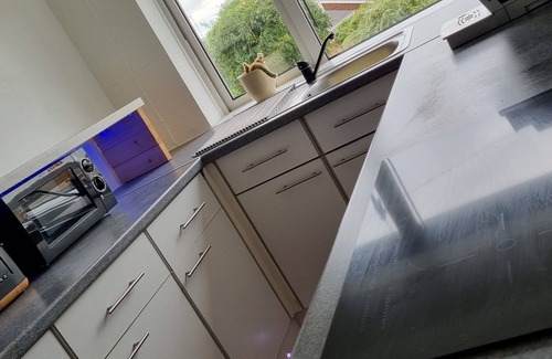 Dadlington Apartment | TATTOO THEMED PACKAGE STAY!nnListed price includes x1 hour of tattoo studio time