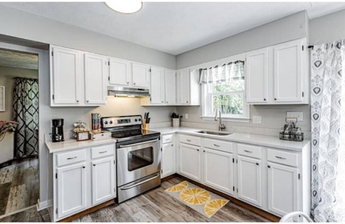 Wolftown House | Tatum’s Retreat -SAUNA- Hiking-Wineries- Unit B