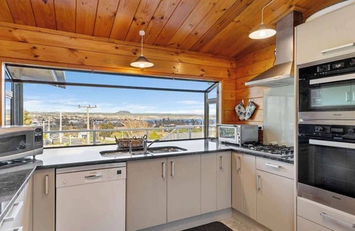 Taupo House | Taupo Views-family Retreat