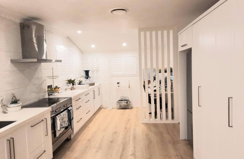 Whakamarama House | Tauranga Beachfront House On Waterfront Available For Xmas