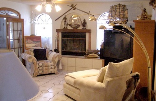 Boles Acres Hotel | Tavares Inn