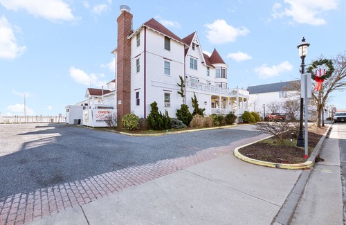 Somers Point House | TAVERN ON THE BAY HOTEL- Nucky Johnson Suite
