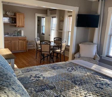 Newport Apartment | Tavern - The Blue Suite