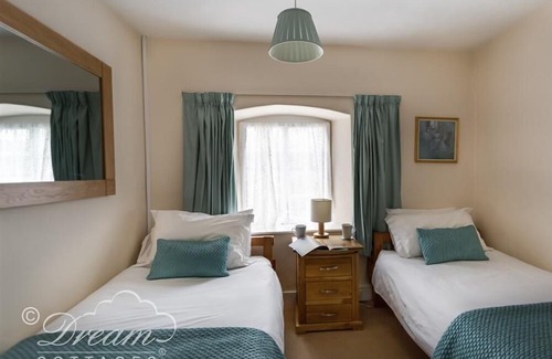 Corfe Castle Village Cottage | Tavern Way, CORFE CASTLE