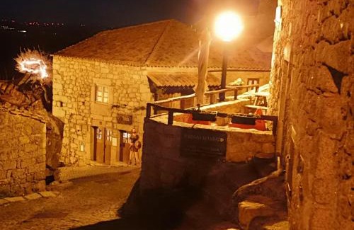 Monsanto House | Taverna Lusitana