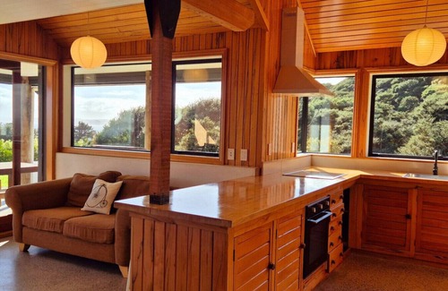 Raglan Apartment | Tawa Whare Ocean Views