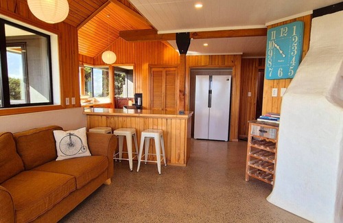 Raglan Apartment | Tawa Whare Ocean Views