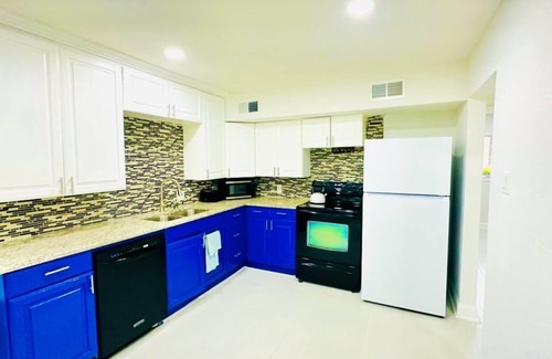 Wills Point House | TAWAKONI WATERFRONT LAKE HOUSE WITH DOCK - 4 BDR, 4 BA - WILLS POINT.