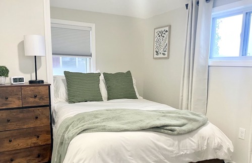 Tawas City Cabin | Tawas Lake Beach Cottage