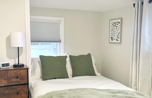 Tawas City Cabin | Tawas Lake Beach Cottage