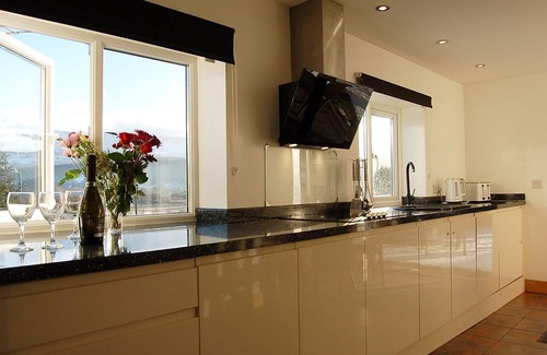 Llanelltyd House | Tawel Fryn Bungalow near Dolgellau