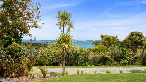 Tawharanui House | Tawharanui Cabin - Rural Cabin Studio