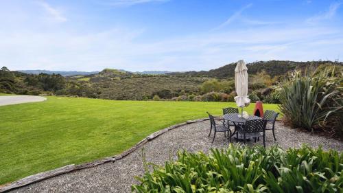 Tawharanui House | Tawharanui Cabin - Rural Cabin Studio