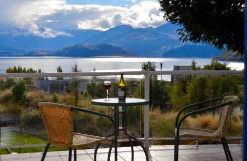 Wanaka House | Tawhiri - tranquility, space and stunning views in paradise