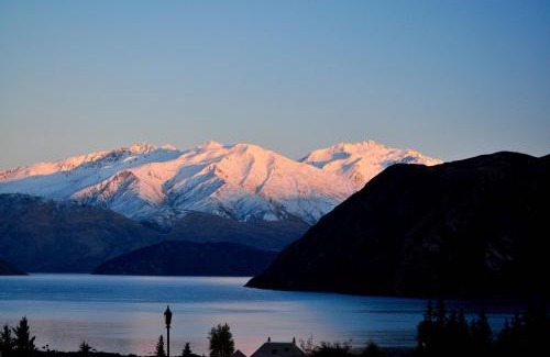Wanaka House | Tawhiri - tranquility, space and stunning views in paradise
